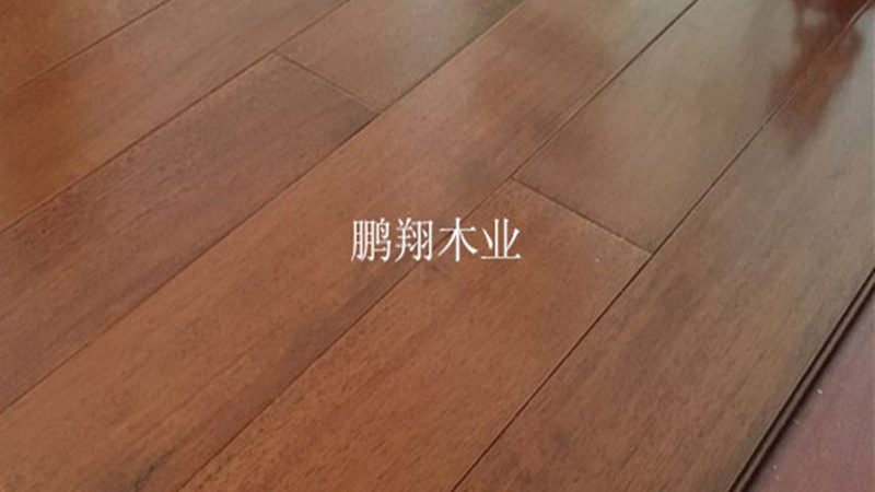 地板装完才发现不平，问题出在验收这一步